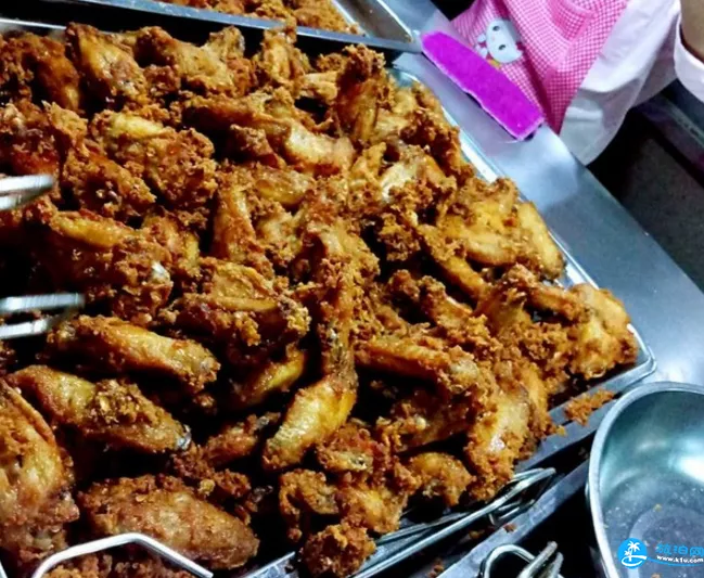 ?？隍T樓老街有什么好吃的
